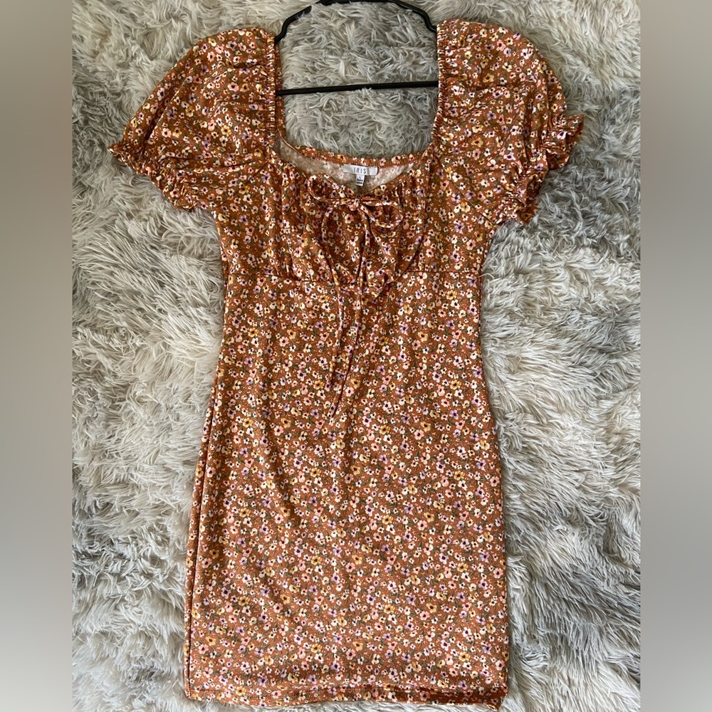 Floral print body-con mini dress with puff sleeves